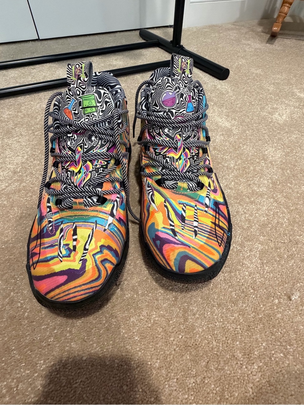 Men Puma’s Multicolor High-Top Sneakers - Vibrant Swirl Design